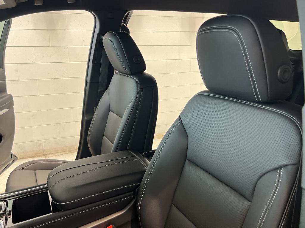 new 2026 Chevrolet Traverse car, priced at $46,920