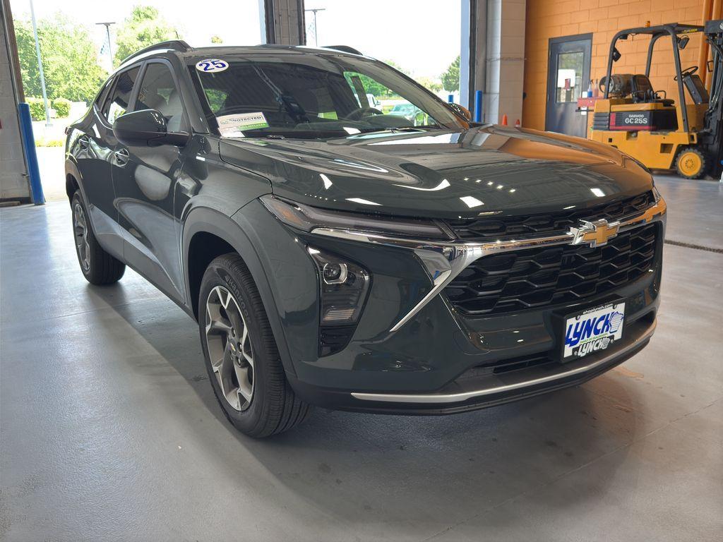 new 2025 Chevrolet Trax car