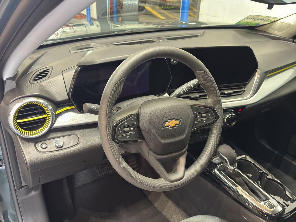 new 2025 Chevrolet Trax car