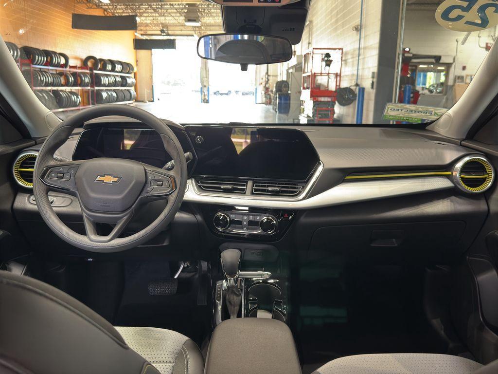 new 2025 Chevrolet Trax car