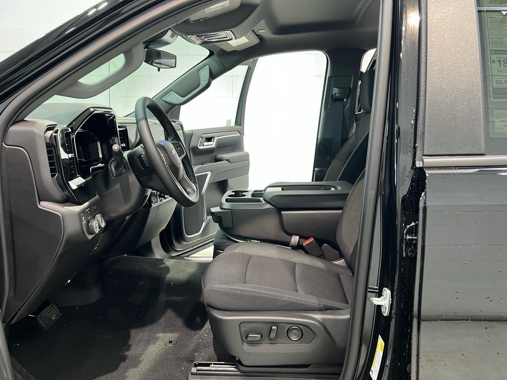 new 2025 Chevrolet Silverado 1500 car, priced at $49,995