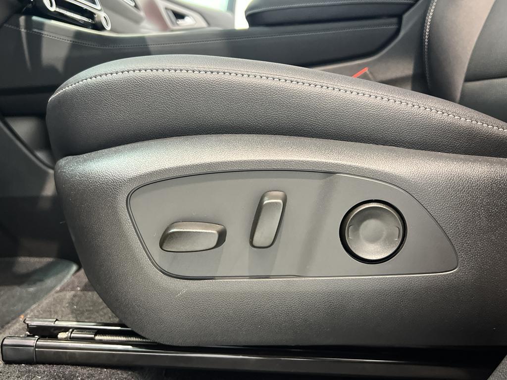 new 2026 Chevrolet Traverse car, priced at $51,460
