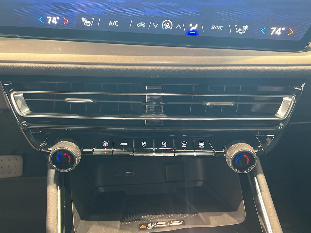new 2026 Chevrolet Traverse car, priced at $51,460