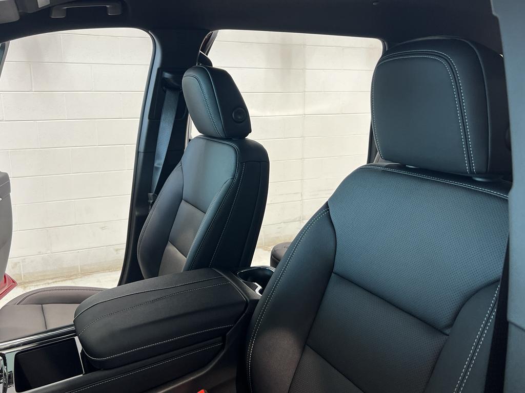 new 2026 Chevrolet Traverse car, priced at $51,460