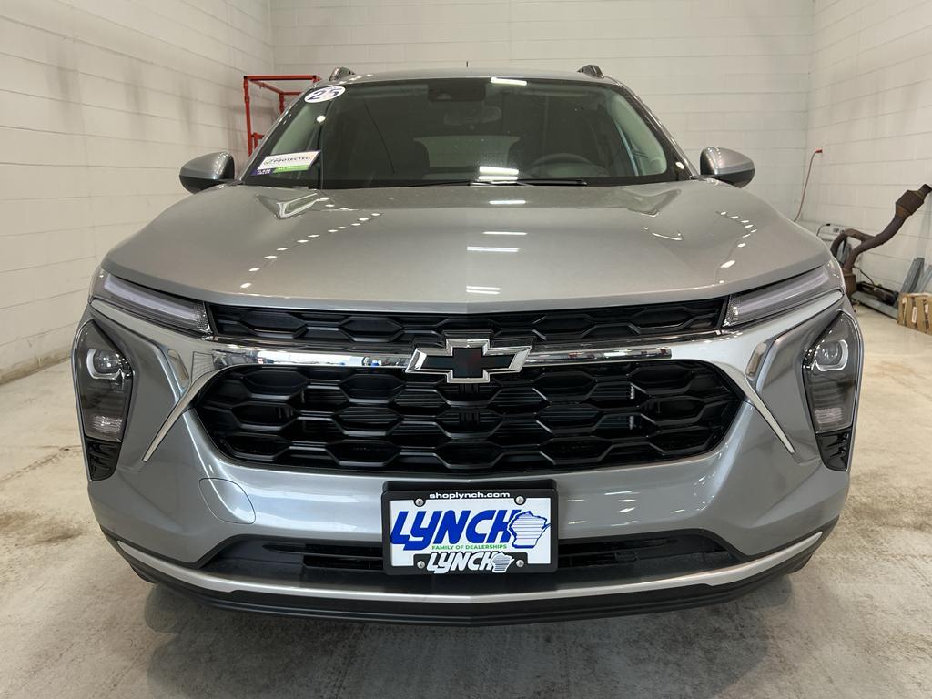 new 2025 Chevrolet Trax car, priced at $25,510