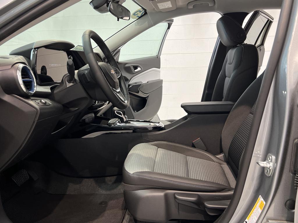 new 2025 Chevrolet Trax car, priced at $25,510