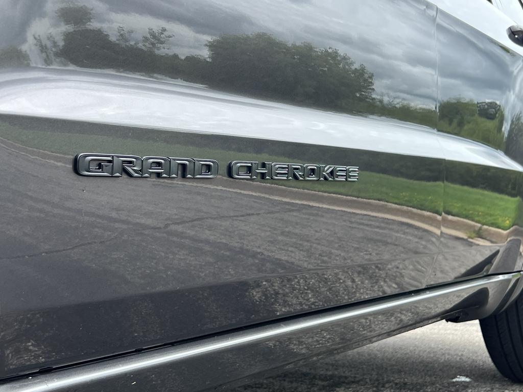 used 2018 Jeep Grand Cherokee car, priced at $17,495