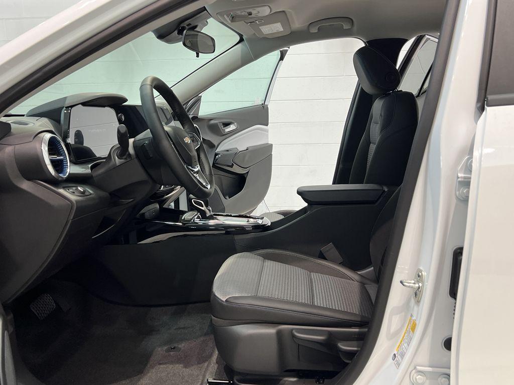 new 2025 Chevrolet Trax car, priced at $25,660