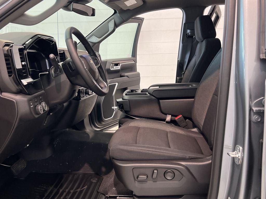 new 2025 Chevrolet Silverado 1500 car, priced at $52,595