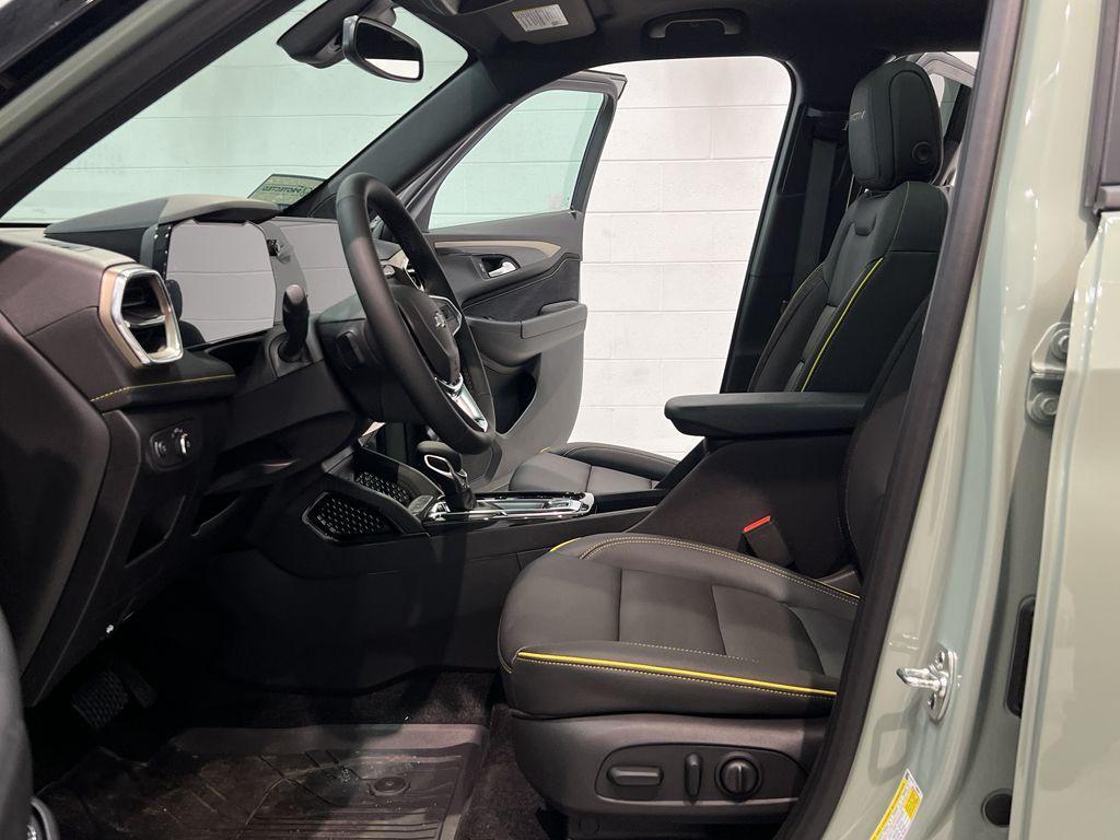 new 2025 Chevrolet TrailBlazer car, priced at $34,105