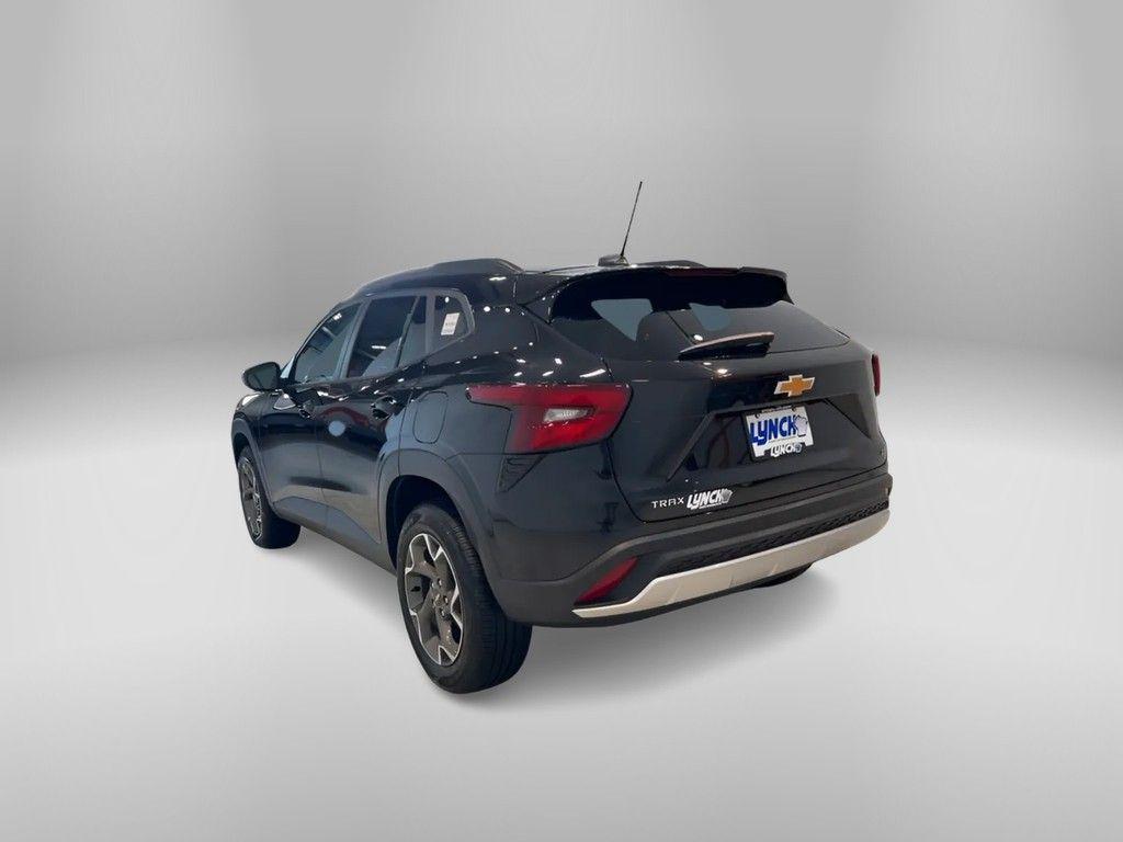 new 2025 Chevrolet Trax car