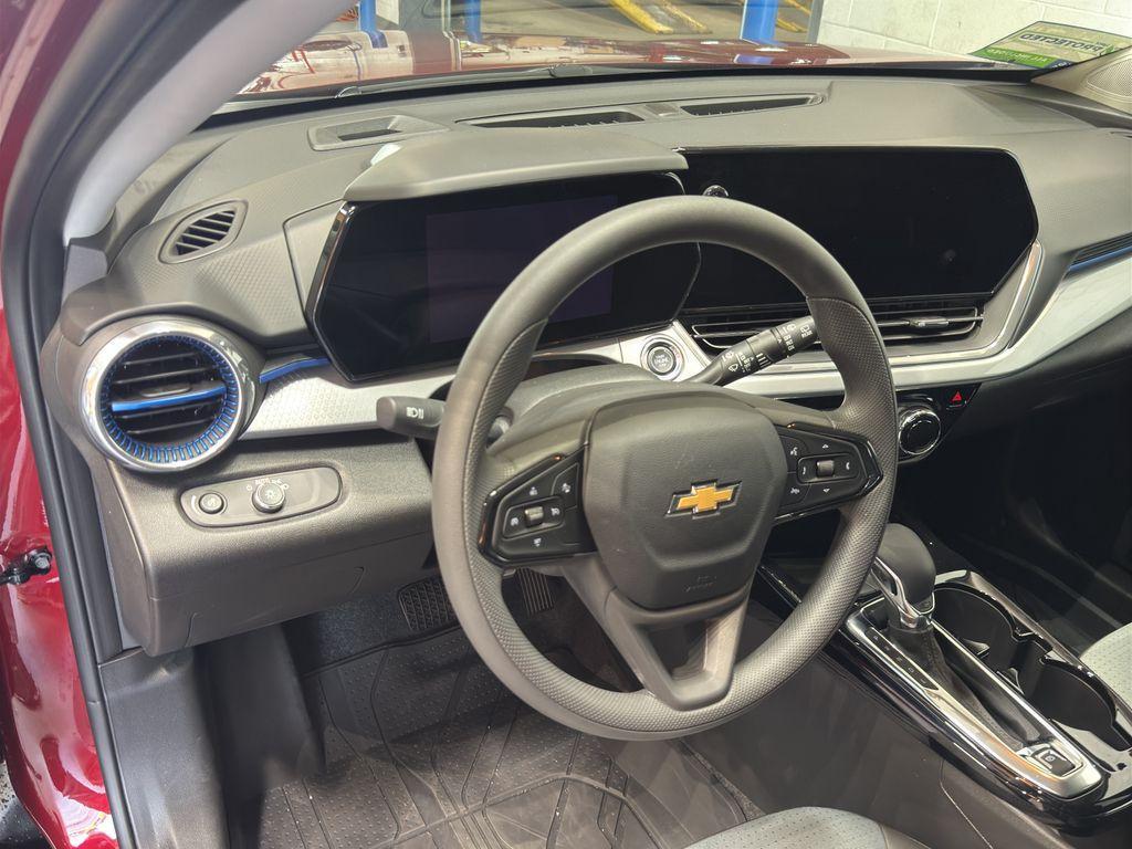 new 2025 Chevrolet Trax car