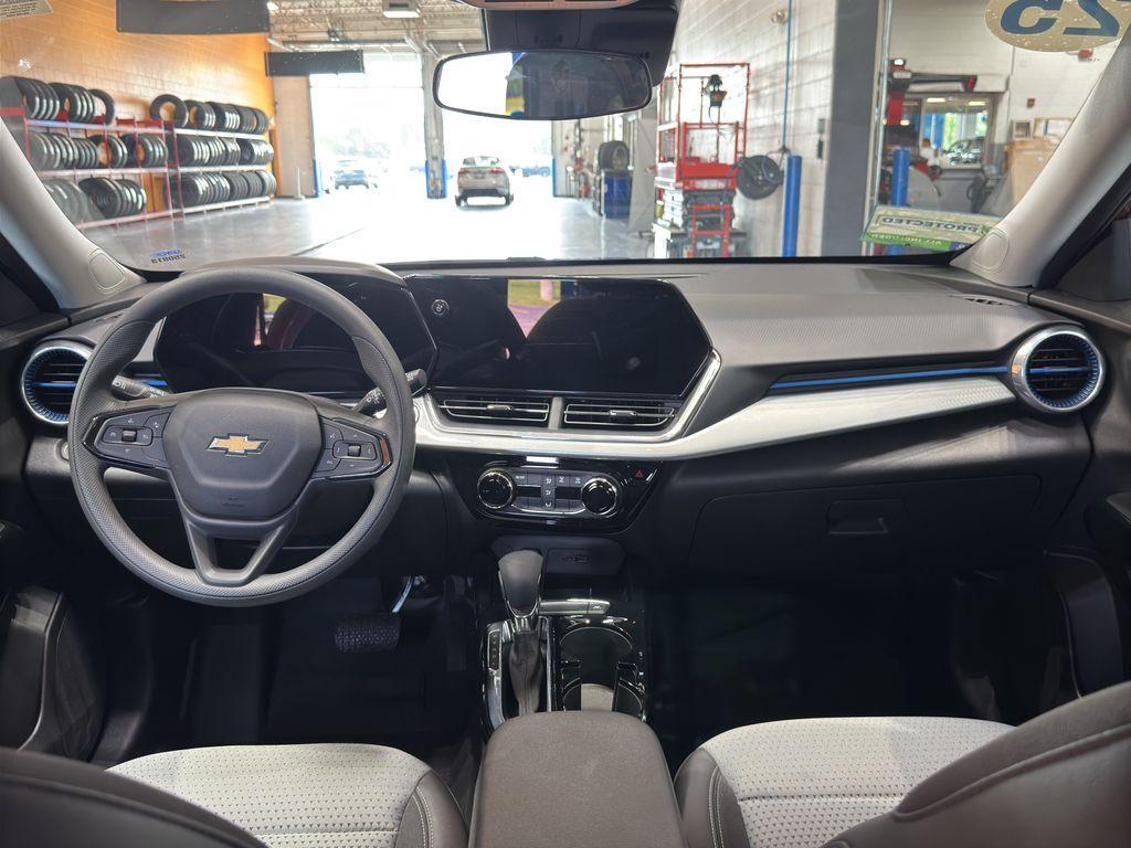 new 2025 Chevrolet Trax car