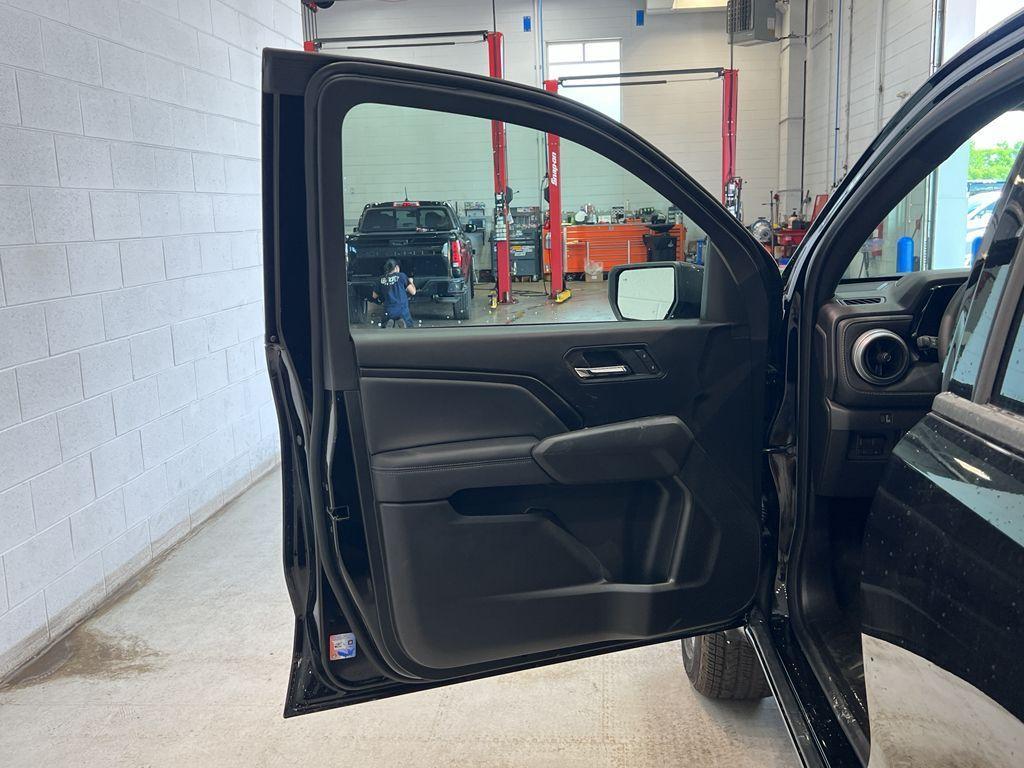 new 2025 Chevrolet Colorado car, priced at $45,075