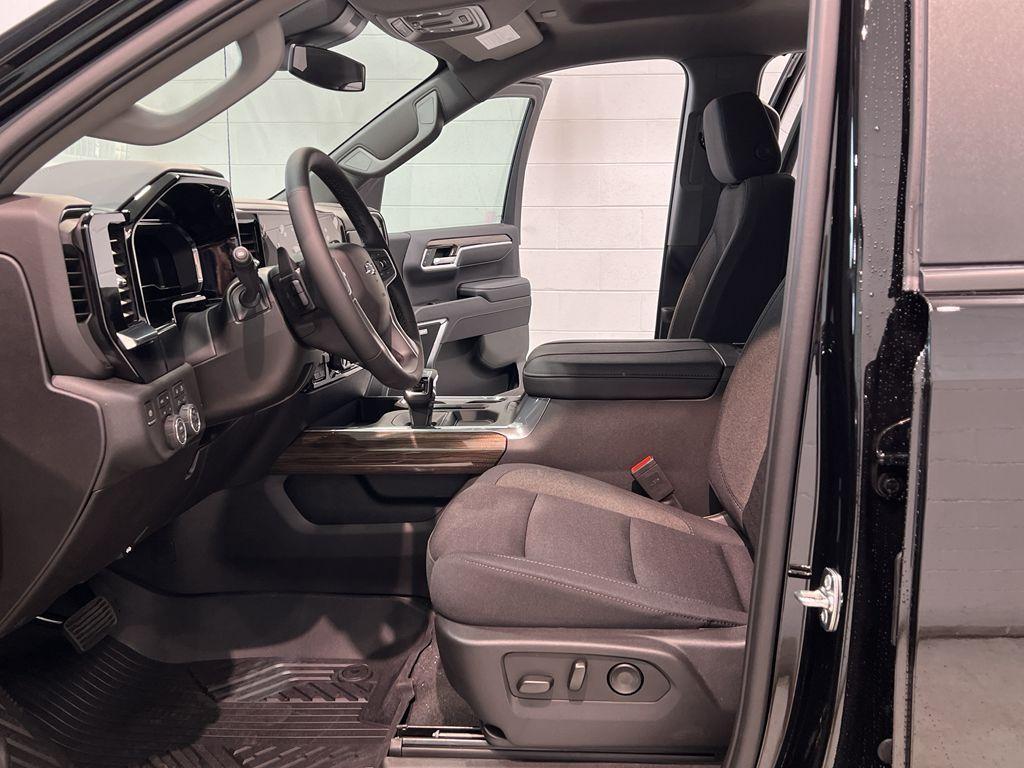new 2025 Chevrolet Silverado 1500 car, priced at $62,225