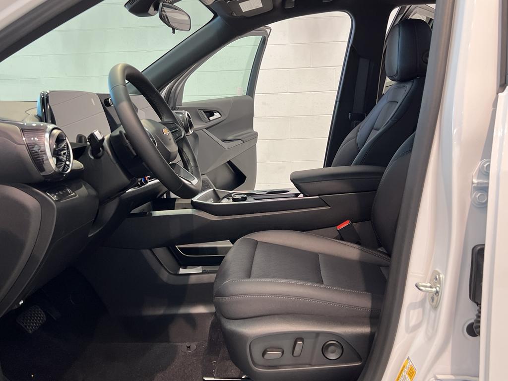 new 2026 Chevrolet Equinox car, priced at $34,640