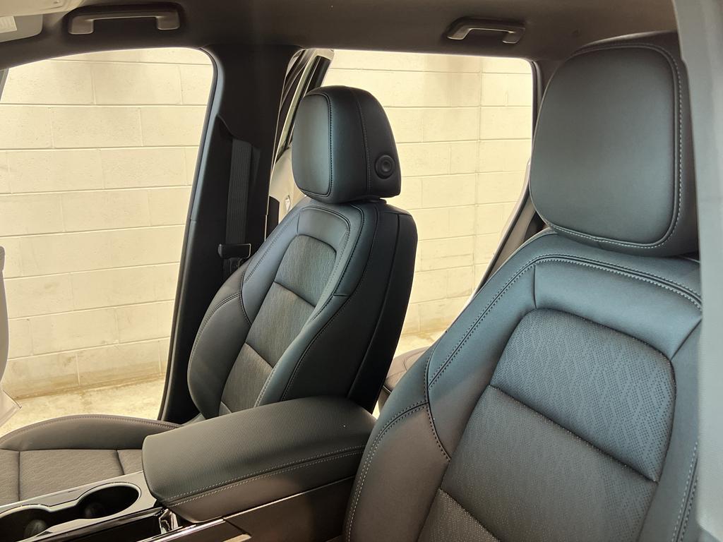 new 2026 Chevrolet Equinox car, priced at $34,640