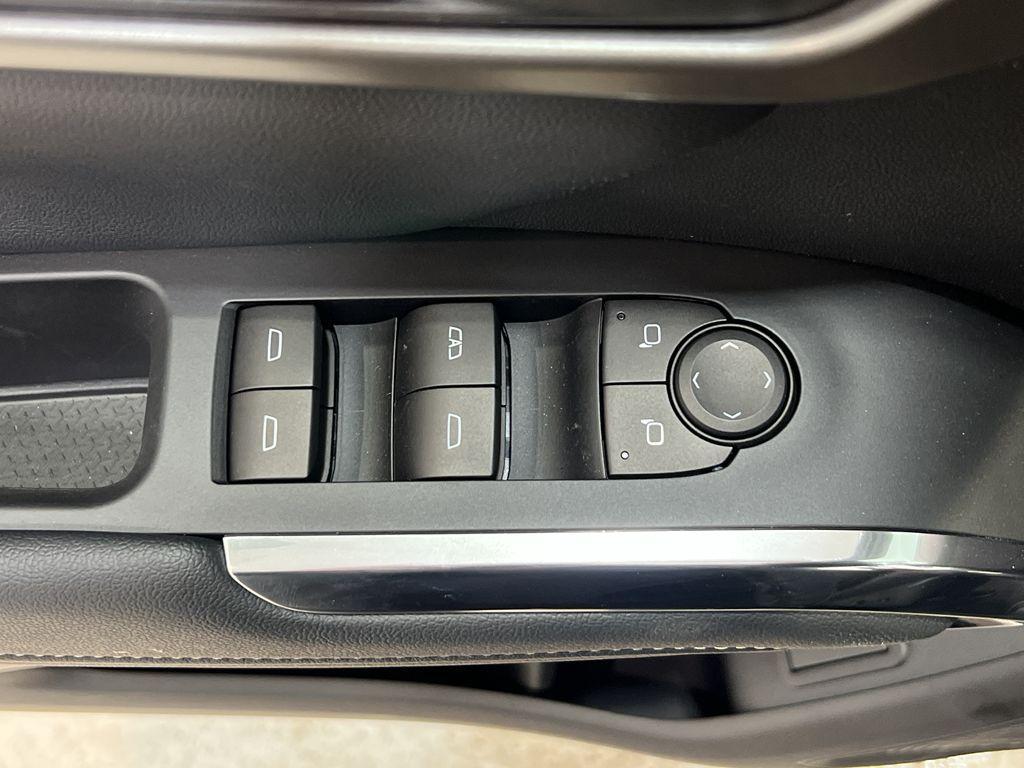 new 2025 Chevrolet Traverse car, priced at $41,999
