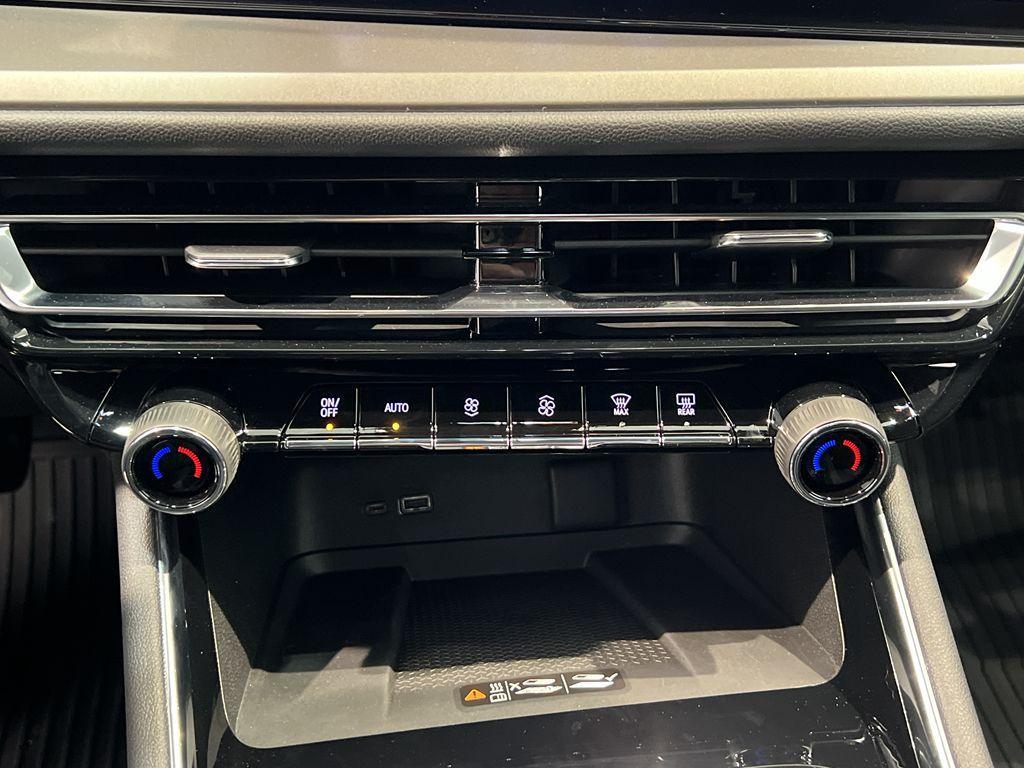 new 2025 Chevrolet Traverse car, priced at $41,999