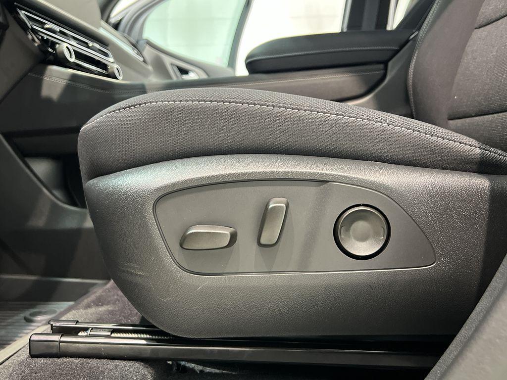 new 2025 Chevrolet Traverse car, priced at $41,999