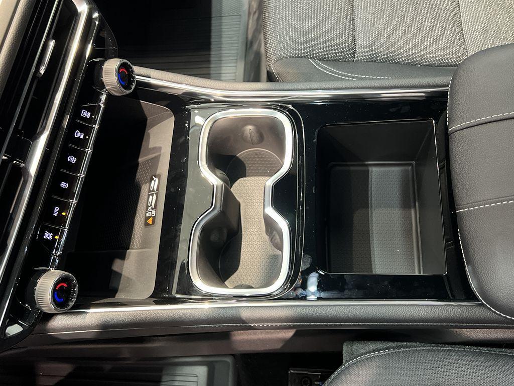 new 2025 Chevrolet Traverse car, priced at $41,999