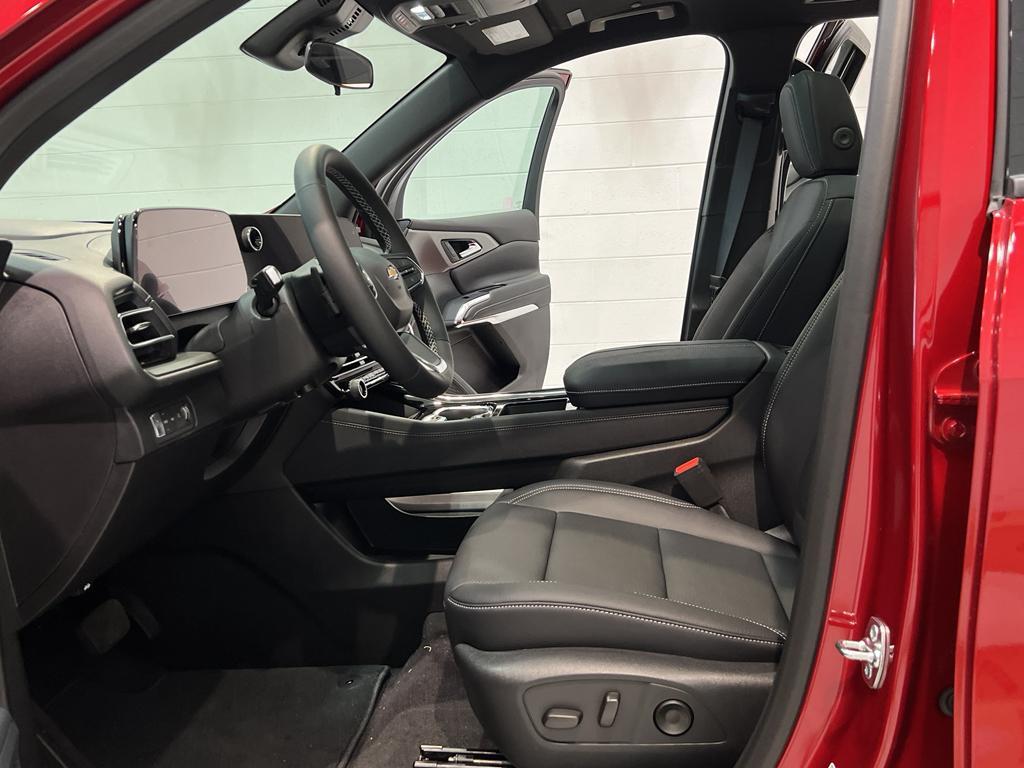 new 2025 Chevrolet Traverse car, priced at $48,190