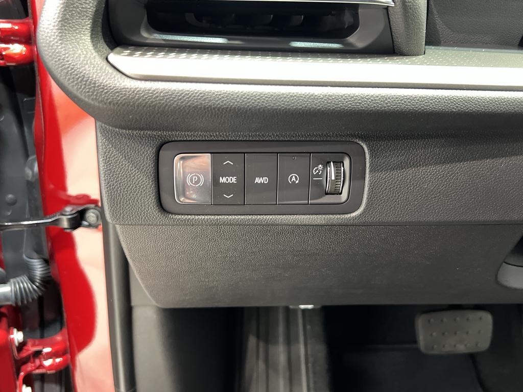 new 2025 Chevrolet Traverse car, priced at $48,190