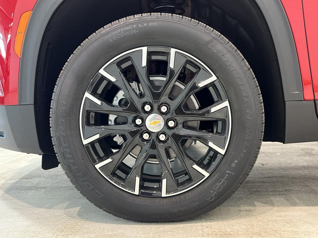 new 2025 Chevrolet Traverse car, priced at $48,190