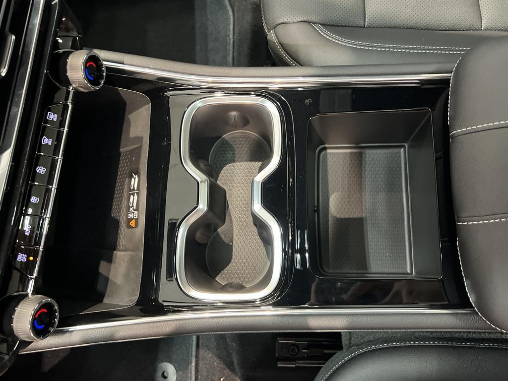 new 2025 Chevrolet Traverse car, priced at $48,190