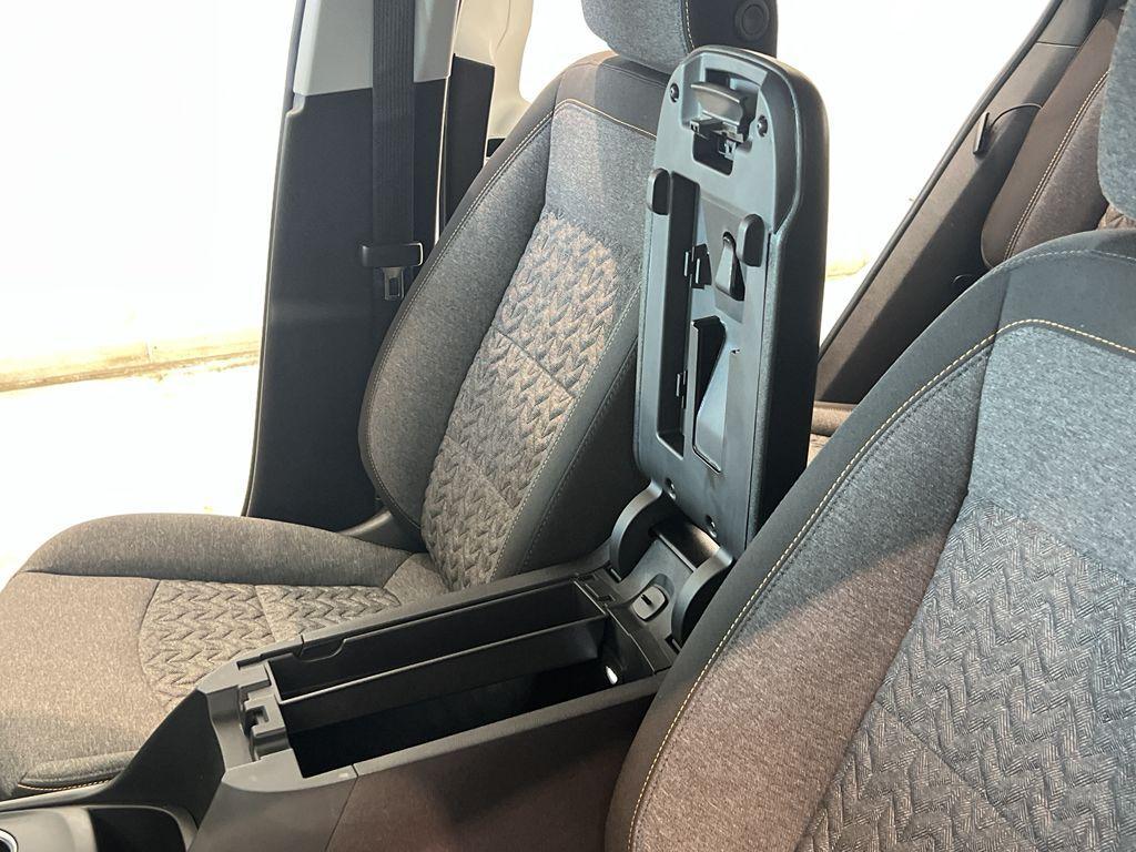 used 2024 Chevrolet Equinox car, priced at $25,985