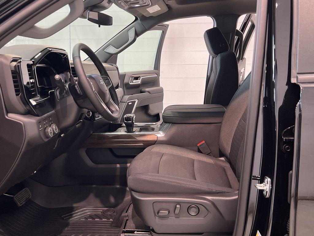 new 2025 Chevrolet Silverado 1500 car, priced at $61,270