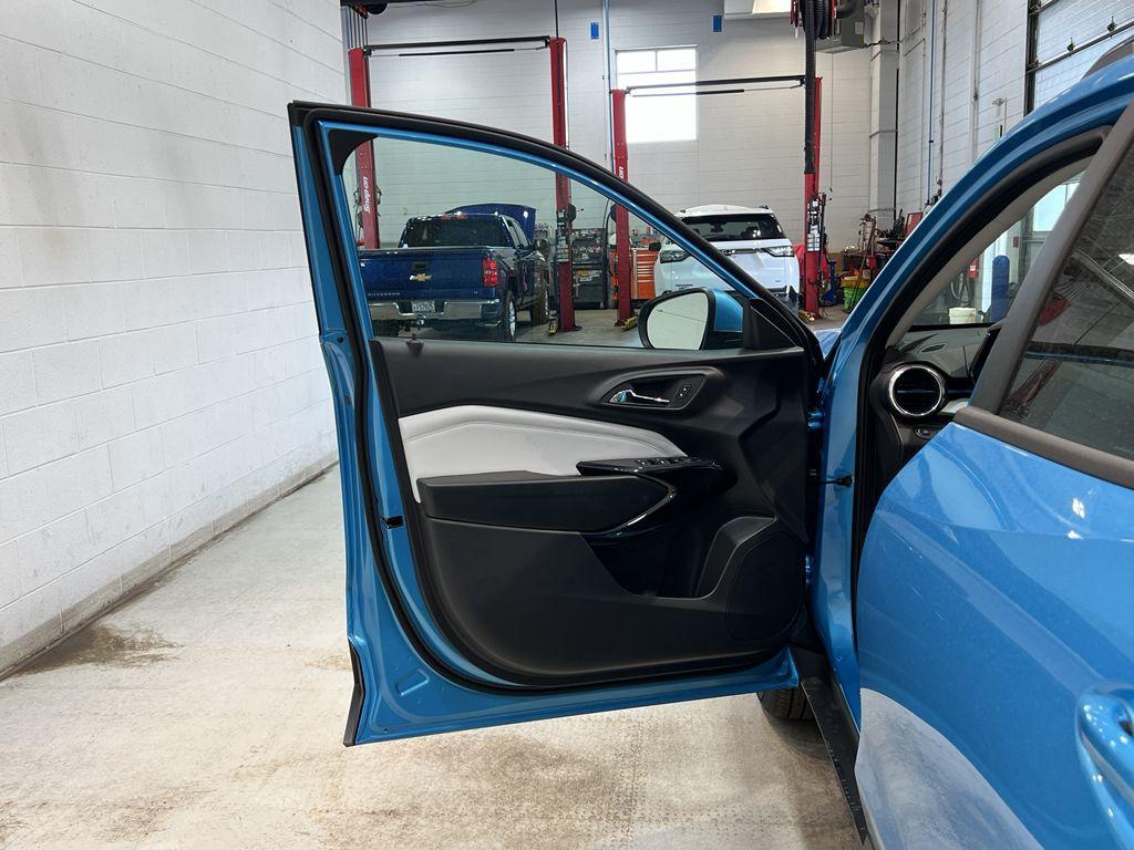 new 2025 Chevrolet Trax car, priced at $26,155