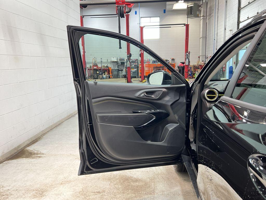 new 2025 Chevrolet Trax car, priced at $27,485