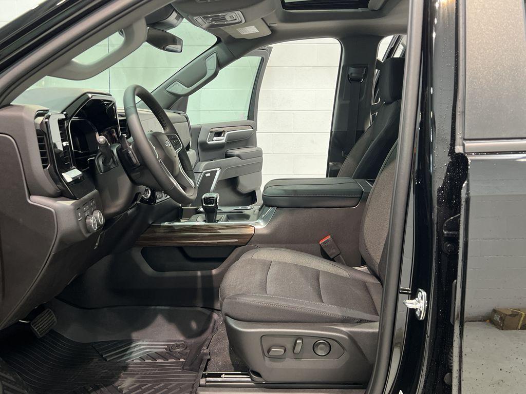new 2025 Chevrolet Silverado 1500 car, priced at $62,670