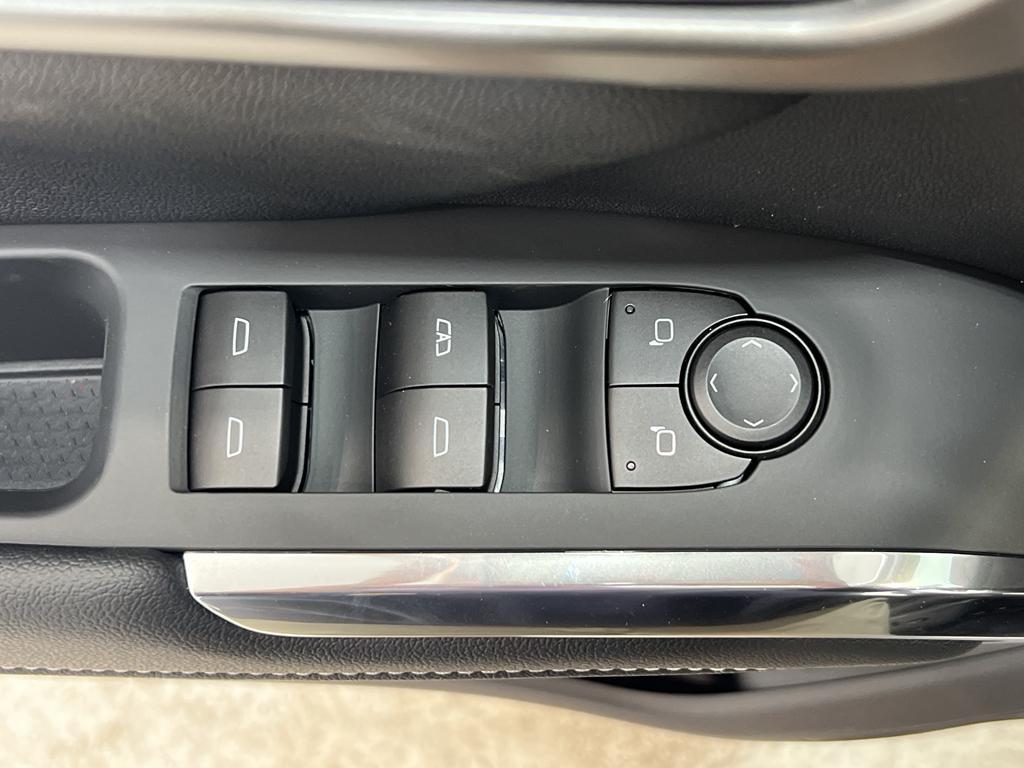 new 2025 Chevrolet Traverse car