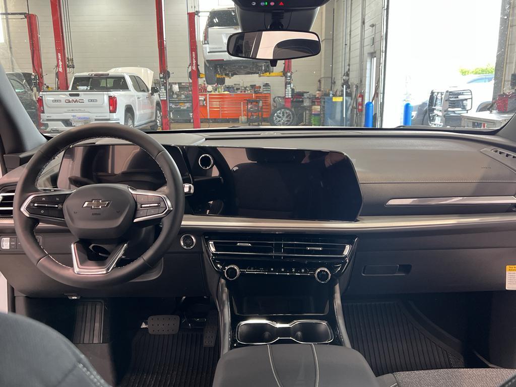 new 2025 Chevrolet Traverse car
