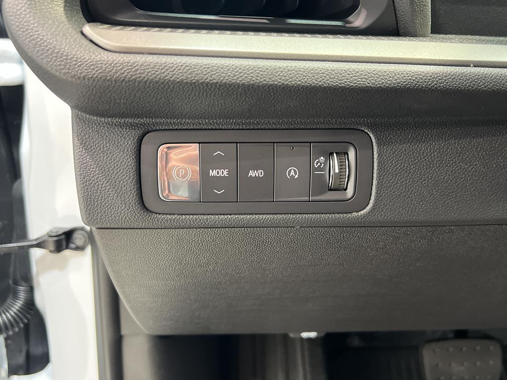 new 2025 Chevrolet Traverse car