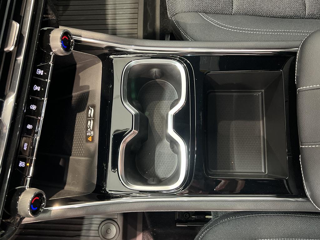 new 2025 Chevrolet Traverse car