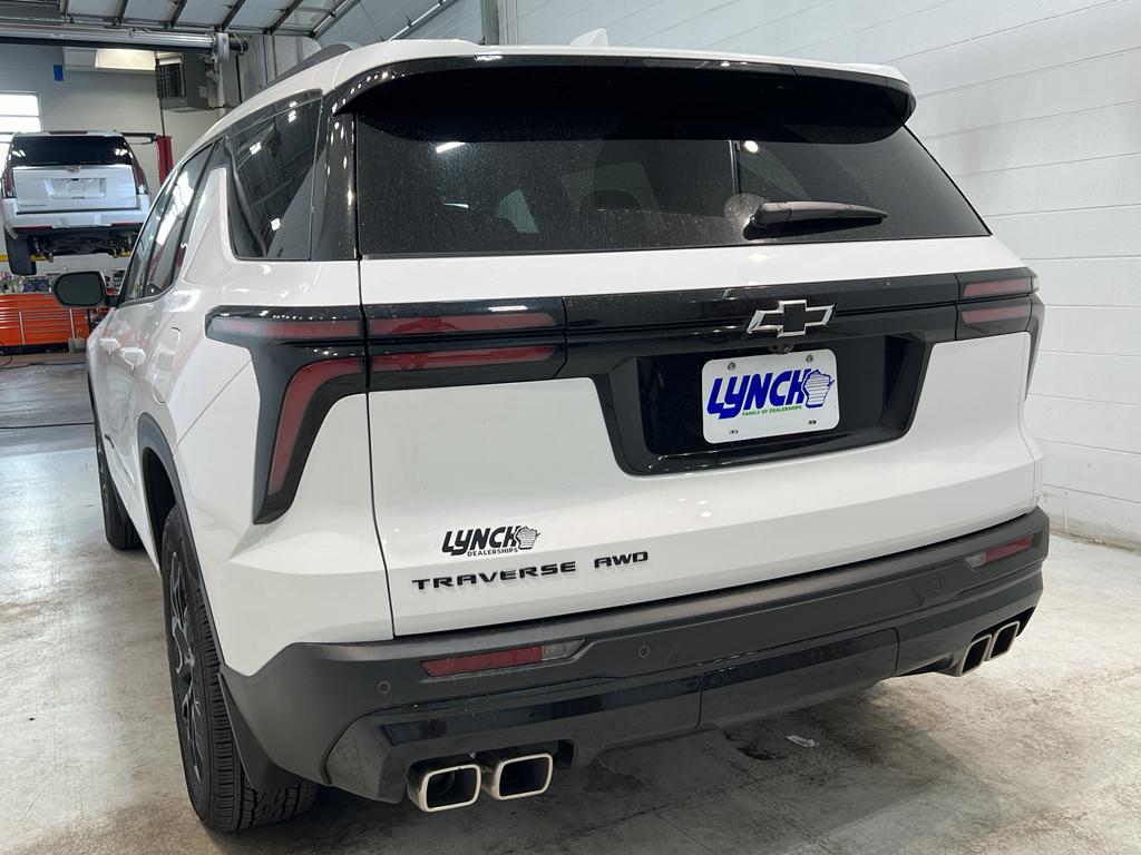 new 2025 Chevrolet Traverse car