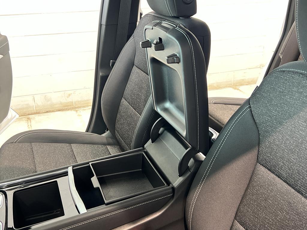new 2025 Chevrolet Traverse car