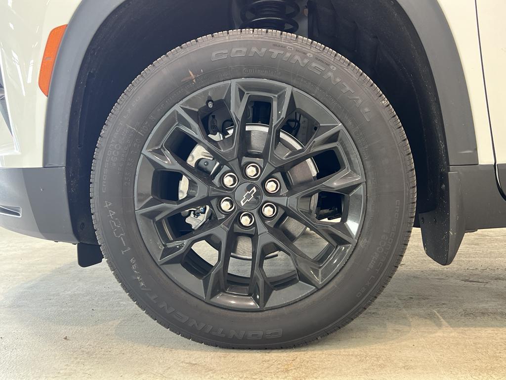 new 2025 Chevrolet Traverse car