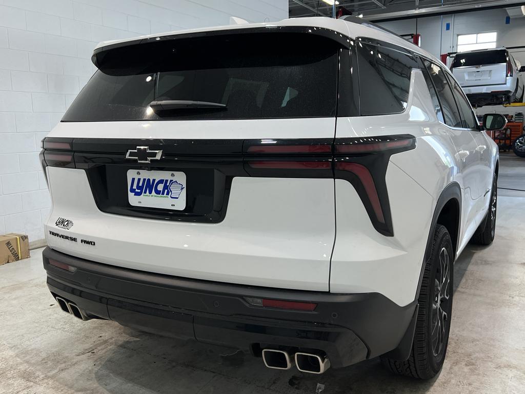 new 2025 Chevrolet Traverse car