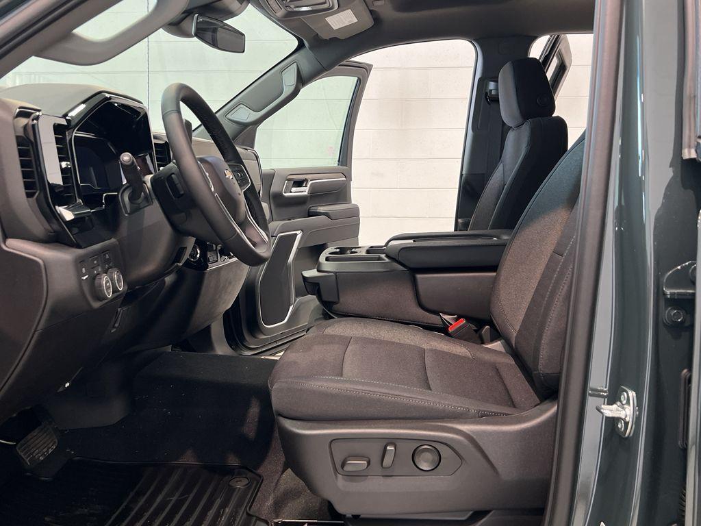 new 2025 Chevrolet Silverado 1500 car, priced at $50,988