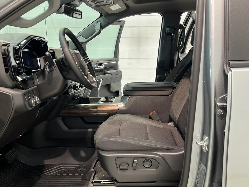 new 2025 Chevrolet Silverado 2500 car, priced at $66,100