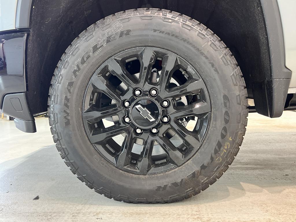 new 2025 Chevrolet Silverado 2500 car, priced at $66,100