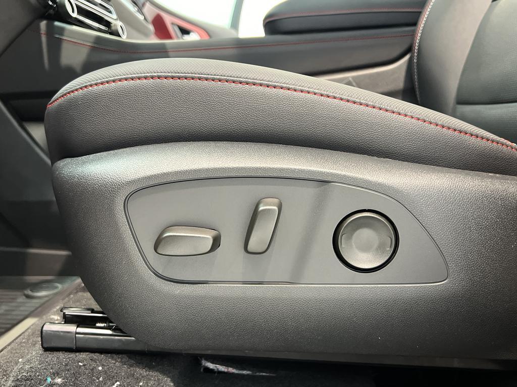 new 2026 Chevrolet Traverse car, priced at $54,615