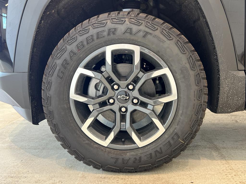 new 2026 Chevrolet Equinox car, priced at $38,290