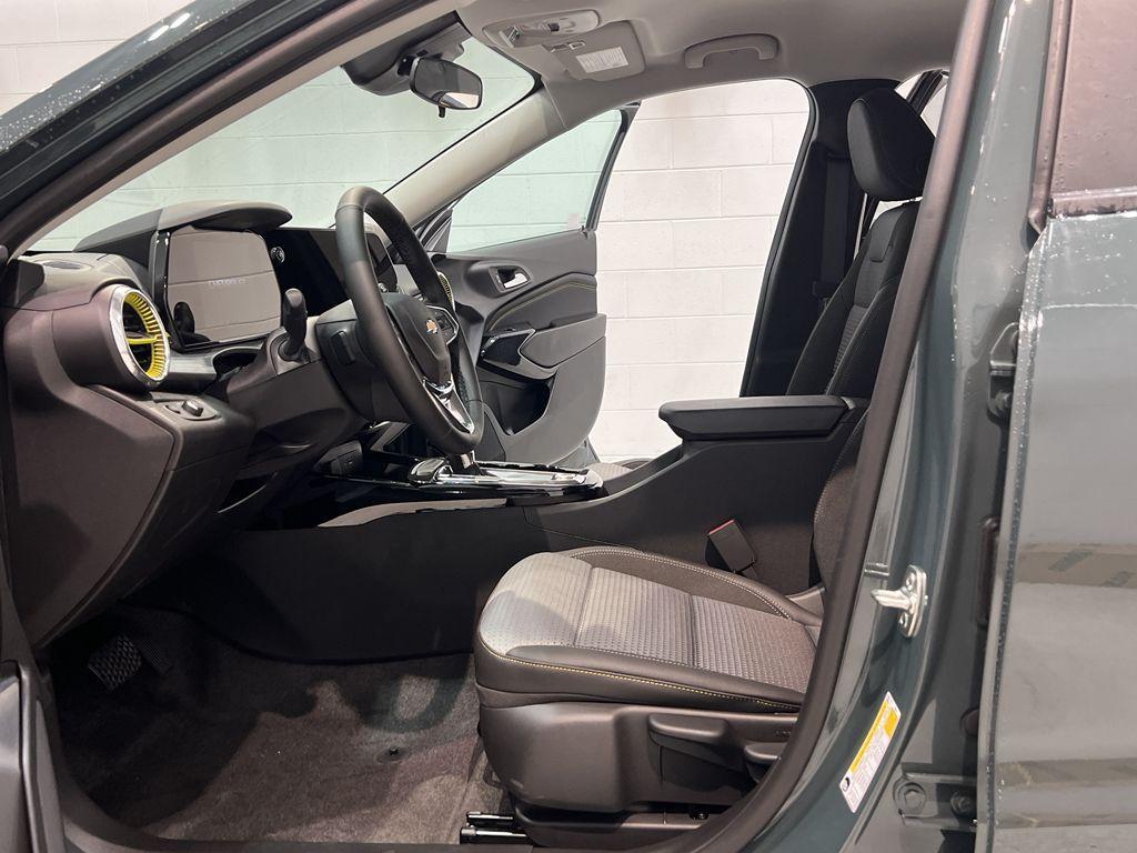 new 2025 Chevrolet Trax car, priced at $25,660