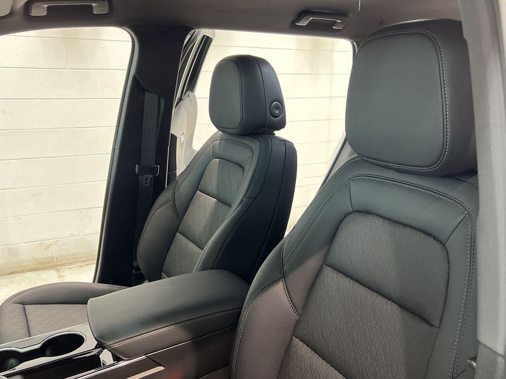 new 2026 Chevrolet Equinox car, priced at $35,585