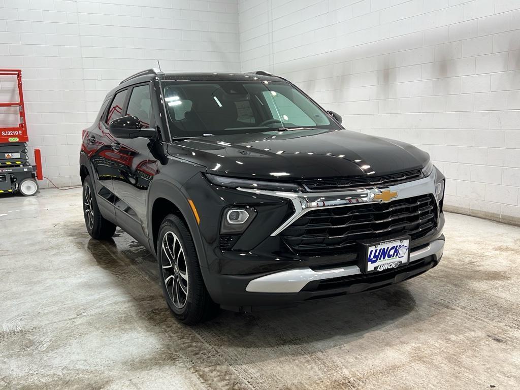 new 2025 Chevrolet TrailBlazer car, priced at $30,080